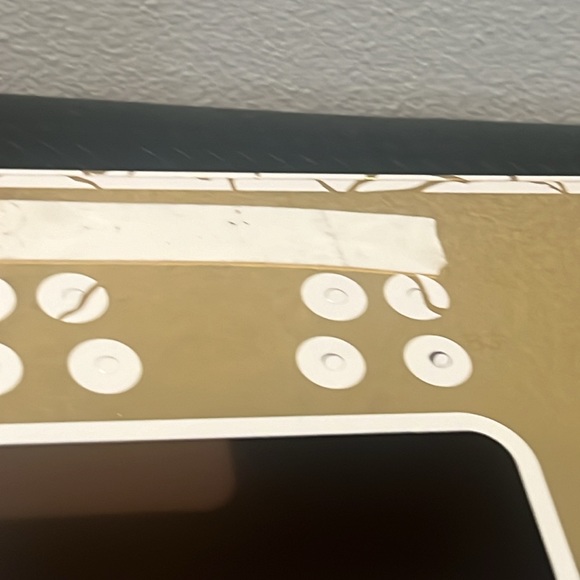 One authentic Yves Saint Laurent 2023 display retail box - Picture 7 of 7